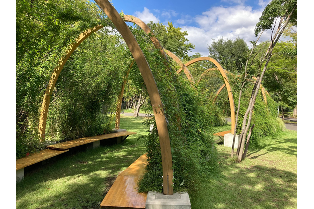 朝霞市シンボルロード中央広場（木かげのトンネル）