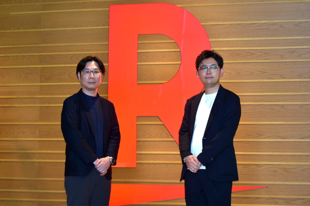 楽天ドローン株式会社 総務グループの岩﨑真哉マネージャー（左）と、解析グループの高橋勇人マネージャー（右）