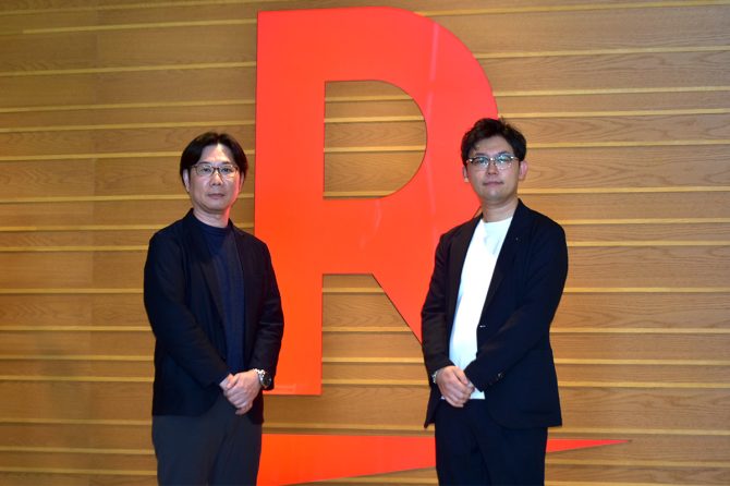 楽天ドローン株式会社 総務グループの岩﨑真哉マネージャー（左）と、解析グループの高橋勇人マネージャー（右）