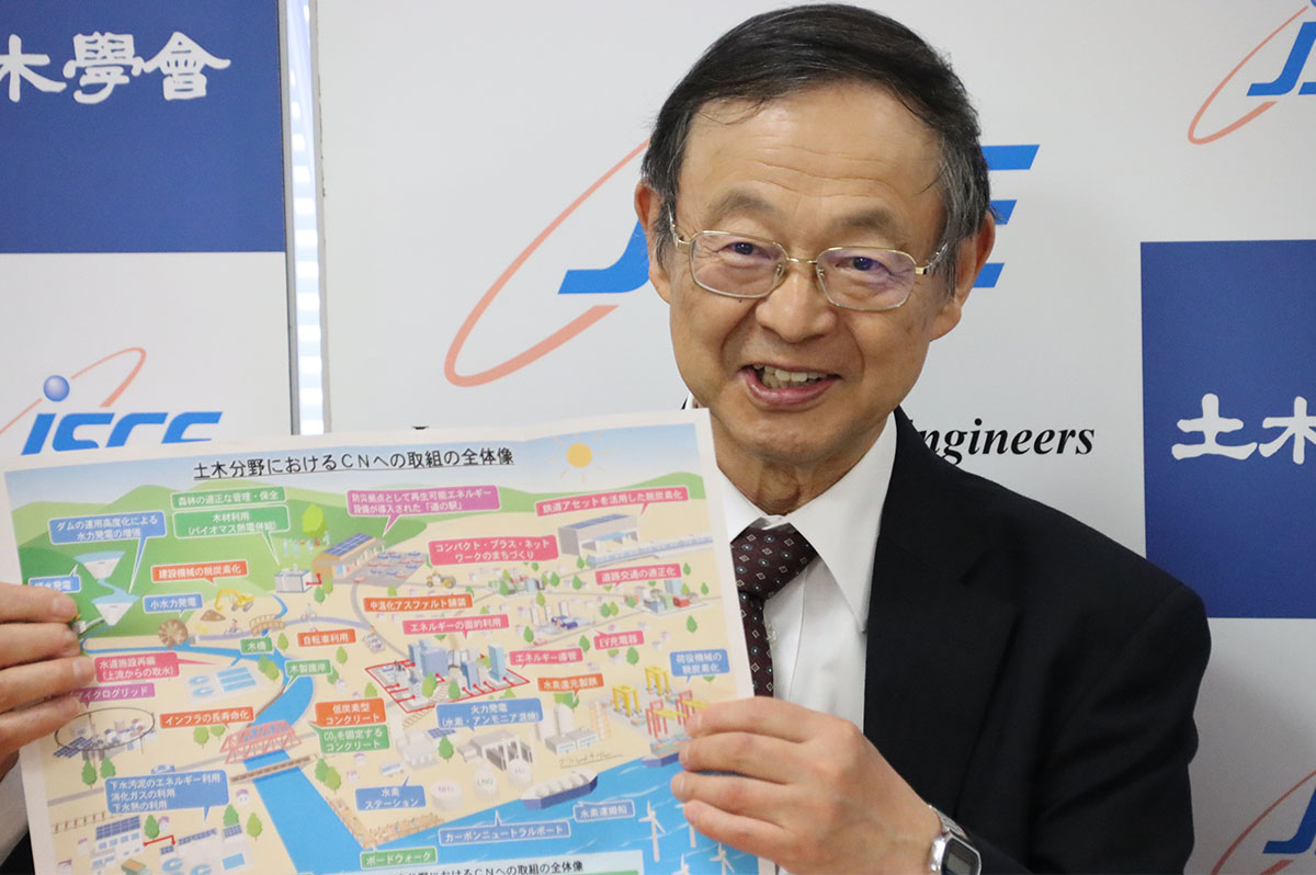 プレスに提言の解説をする池内会長